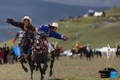 Evento di corse di cavalli prende il via nel Sichuan
