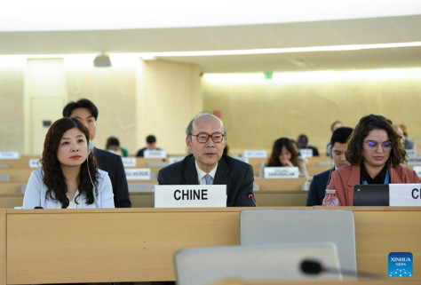 Chen Xu (al centro, davanti), rappresentante permanente della Cina presso l'ufficio delle Nazioni Unite a Ginevra e altre organizzazioni internazionali in Svizzera, interviene alla 56a sessione del Consiglio per i Diritti Umani delle Nazioni Unite (ONU) a Ginevra, Svizzera. (1 luglio 2024 - Xinhua/Lian Yi)