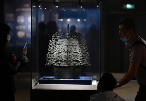 Un reperto di Qin Gong Bo al Museo del bronzo di Baoji, nella provincia nordoccidentale cinese dello Shaanxi. (12 maggio 2022 - Xinhua/Wei Peiquan)