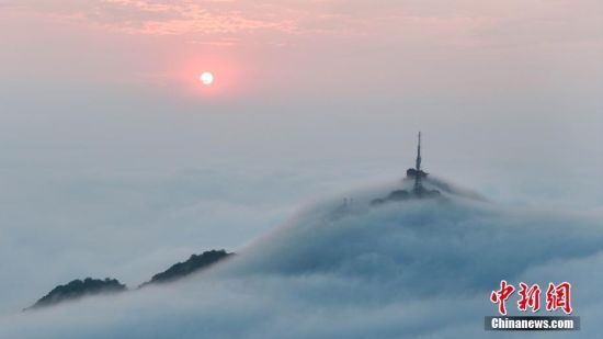 河北内丘：雨后太行山 云海美如画