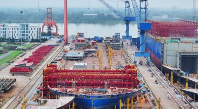 Η ναυπηγική βιομηχανία της Κίνας σημείωσε άνοδο το πρώτο εξάμηνο του έτους εδραιώνοντας την παγκόσμια ηγετική της θέση