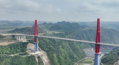 Πρώτη παγκοσμίως καλωδιωτή γέφυρα σε αλπικό φαράγγι