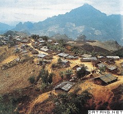 琅勃拉邦山区的苗族山寨