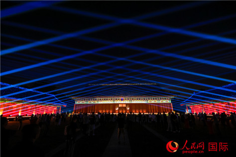 “光影北京——2024世界灯光师大会”开幕式当晚的灯光秀表演。人民网记者 赵益普摄