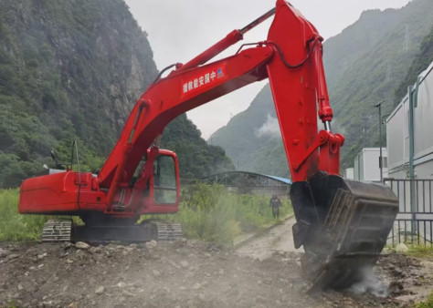 搶通被沖毀道路。中國安能三局供圖