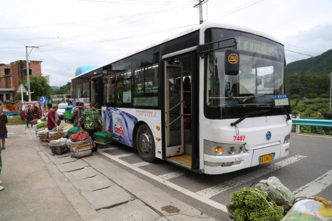 Un autobús especial brinda comodidad a los agricultores de Guiyang