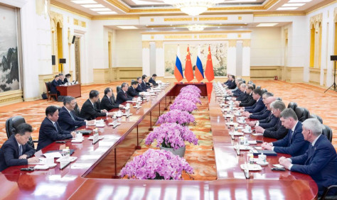 Primer ministro chino se reúne con Putin para tratar lazos bilaterales