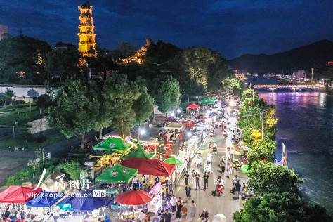 湖南蓝山：夏日夜市人气旺