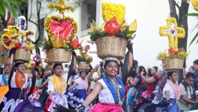 盖拉盖查节游行活动在墨西哥瓦哈卡举行