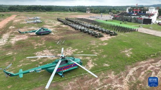   这是7月5日在老挝人民军库玛丹学院训练场拍摄的中老“友谊盾牌-2024”联合演习开始仪式现场（无人机照片）。新华社发（李德 摄）