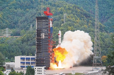 2023年11月23日，我国在西昌卫星发射中心使用长征二号丁运载火箭，成功将卫星互联网技术试验卫星发射升空。 陈昊杰摄（新华社发）