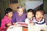 十堰退休奶奶教孩子英语