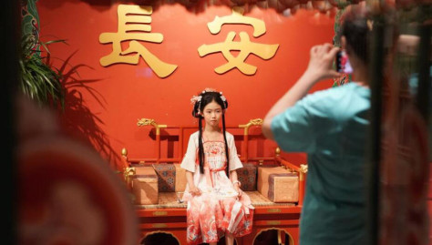 古都に新たな活気をもたらす「国潮」の風　陝西省西安

                    中国の伝統要素を取り入れたおしゃれな国産品のトレンド「国潮」が、数年前から、若者たちの間で人気を集めている。詳細>