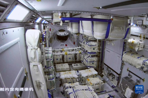 北京宇宙飛行制御センターで3日に撮影されたハッチが開かれる実験モジュール「夢天」。