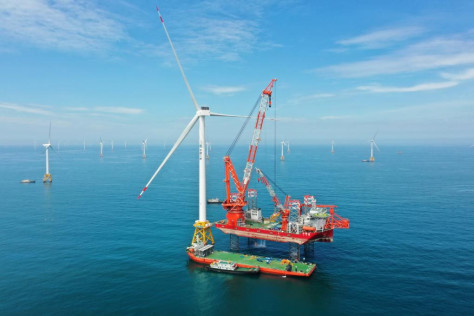 三峡集団福建洋上風力発電所エリアで、16MW超大容量洋上風力発電機の設置が完了した。（6月28日にドローンで撮影）撮影・林善伝