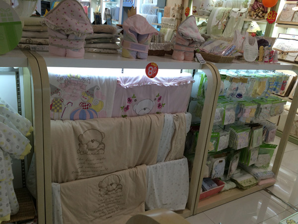 澳恬婴幼童装专卖店品牌旗舰店店面