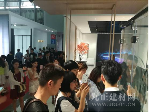 上海国际厨卫展** 朗斯淋浴房负离子安全防爆金刚膜新品解锁安全沐浴新姿势