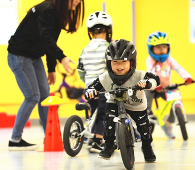 益趣玩儿童平衡车运动俱乐部
