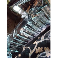 钢结构玻璃发光楼梯