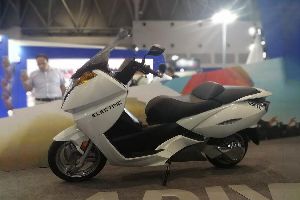 AdIVaVX-1电动摩托车展会现场图图片