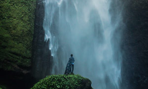 壮观的瀑布流水景观摄影图片