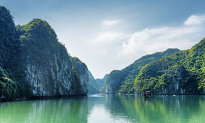 山清水秀的越南下龙湾风光高清图片