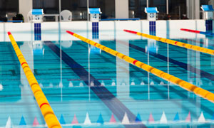 比赛规格布置室内泳池摄影高清图片