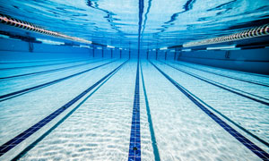 高规格室内游泳池水下摄影高清图片