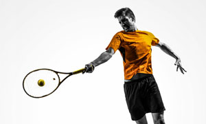 大力击球的网球运动员摄影高清图片