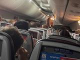 美航一波音客机出现故障 乘客被困高温机舱超1小时