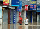 严重积水的广西柳州市西环路