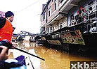 广州居民楼泡在水中