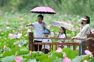 Tourist destinations across China see surge in visitors during peak summer tourist season