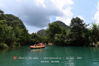 鹳河漂流风景区