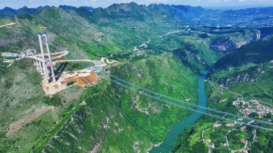 花江峡谷大桥。