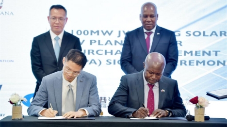 Le Botswana lance un projet de centrale photovoltaïque de 100 MW avec des investissements chinois