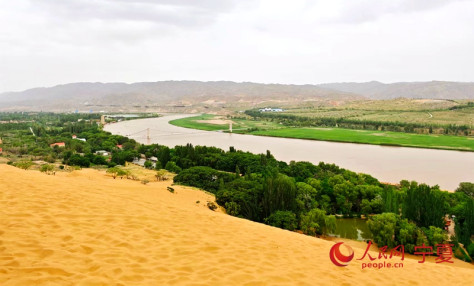 Photo montrant le site touristique de Shapotou à Zhongwei, dans la région autonome Hui du Ningxia (nord-ouest de la Chine). (Zhou Hang / Le Quotidien du Peuple en ligne)