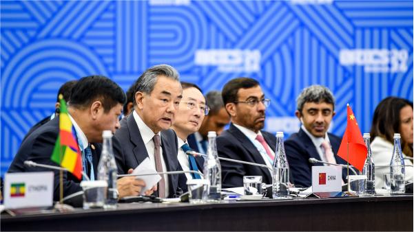 Chinese FM says cooling down situation over Ukraine most urgent matter