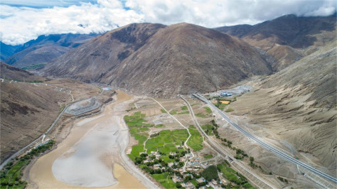 Highway linking Xizang's largest cities opens to traffic