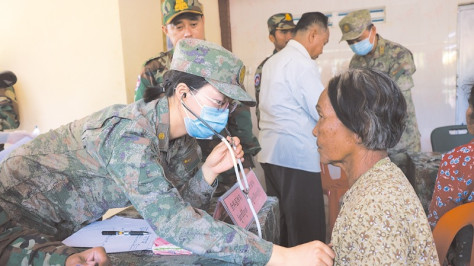 Chinese troops carry out charity activities in Cambodia