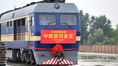 Bahnverbindungen zwischen China und Europa stark verbessert
                    Wie die Regulierungsbehörde und der Betreiber China State Railway Group am Mittwoch mitteilten, hat China in diesem Jahr bereits über 10.000 Güterzüge nach Europa eingesetzt. Die Zehntausender-Marke wurde 19 Tage früher als im Vorjahr erreicht.