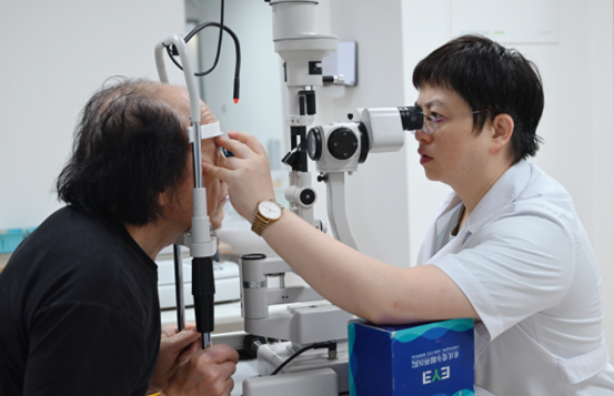 爱尔眼科多学科联合 助力超高度近视患者生活自理