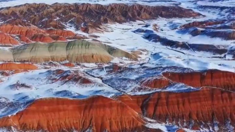 Spectacular snow-covered Danxia landform in NW China's Xinjiang
