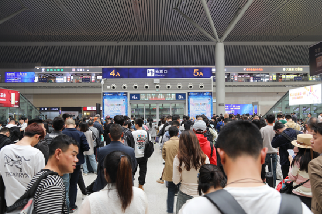 清明假期 铁路郑州站计划增开25趟临客列车