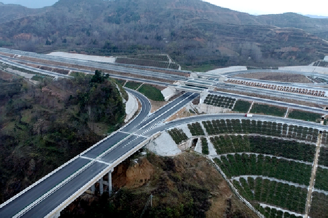 卢栾高速预计年底前全线建成通车