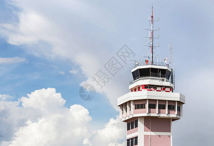 国际机场空中交通管制塔台的空图片