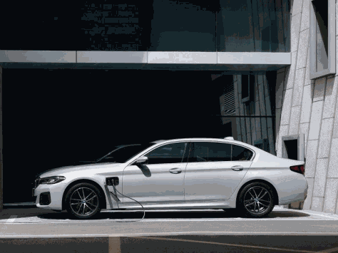 宝马BMW插电式混合动力 5系电动汽车整车外观图片