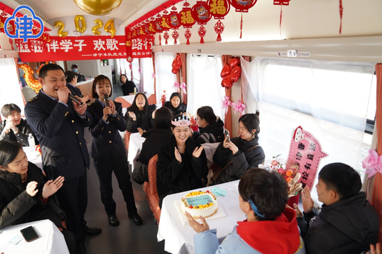 天津至邯郸加开旅客列车 客运段努力做好值乘工作服务学生旅客