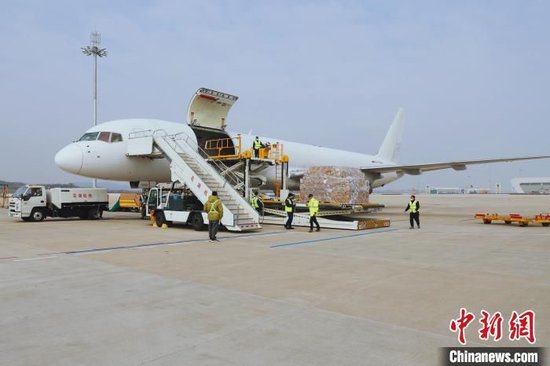 湖北鄂州花湖机场开通首条东欧货运航线
