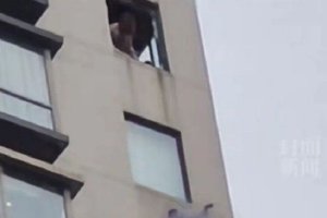重庆警方回应小孩被扔下22层高楼：属实